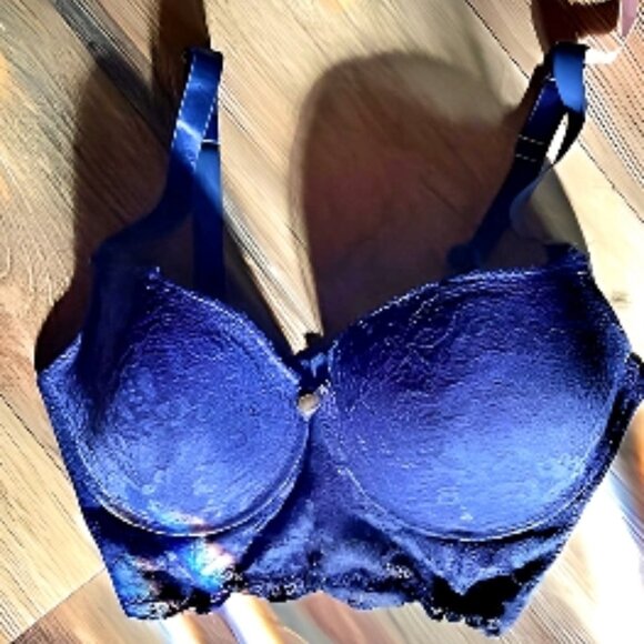 Daisy Fuentes Shelf Bra - Picture 1 of 3